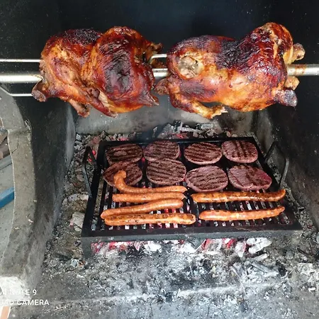 Vikendaja Βίλα *