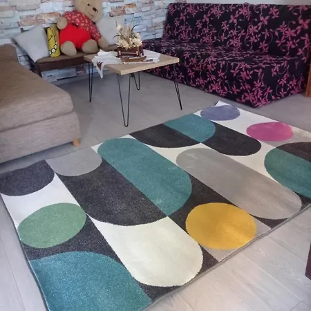 Vikendaja Βίλα *